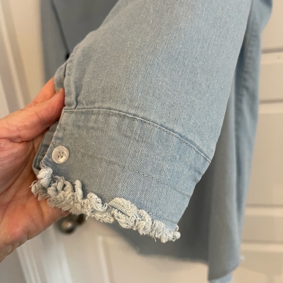 %% Unbranded Denim Button Down Woman’s Blouse Size: Large Preloved - Picture 9 of 10